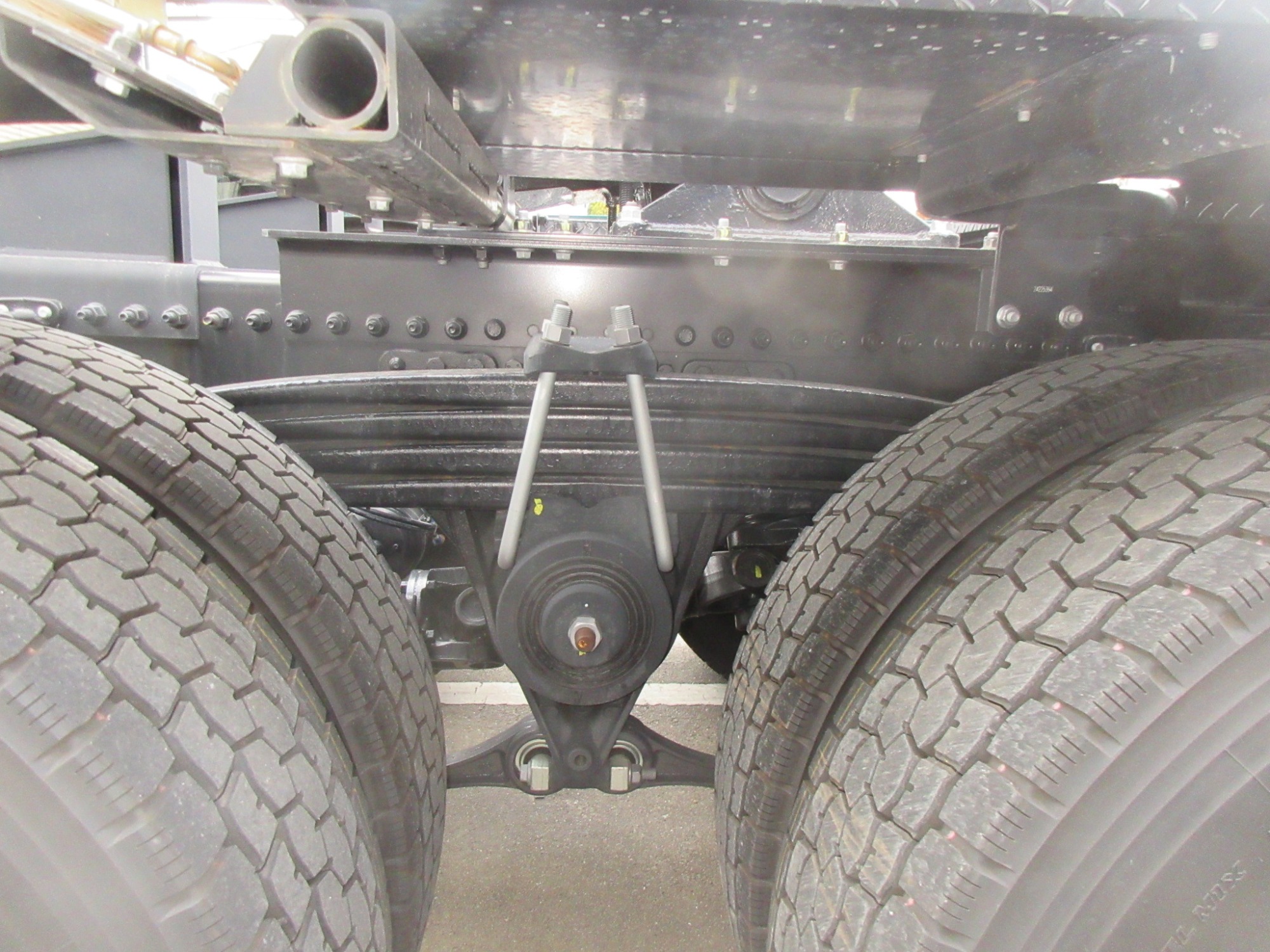 クオン第五輪荷重20トンハイルーフ未使用トラクタ