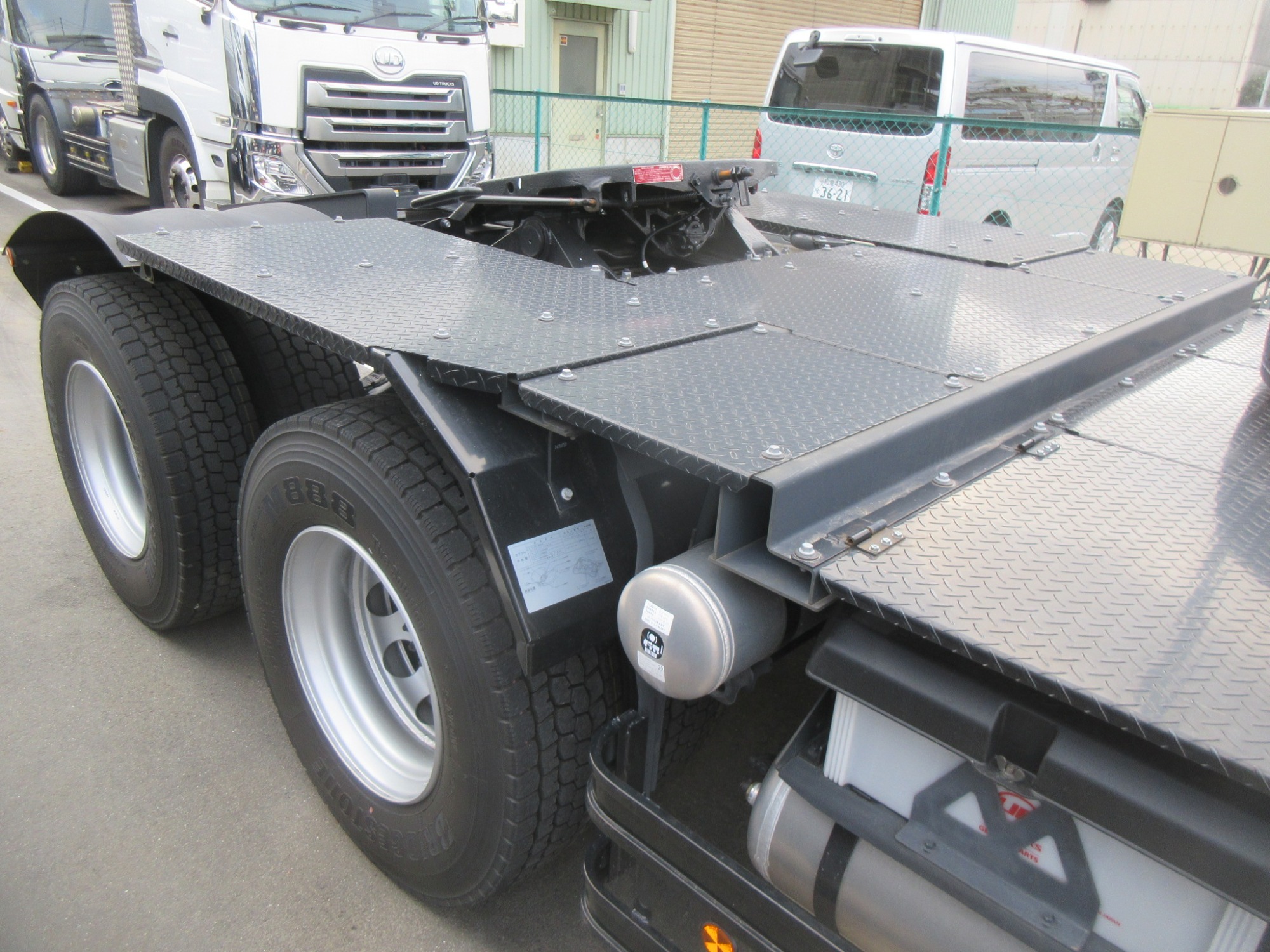 クオン第五輪荷重20トンハイルーフ未使用トラクタ