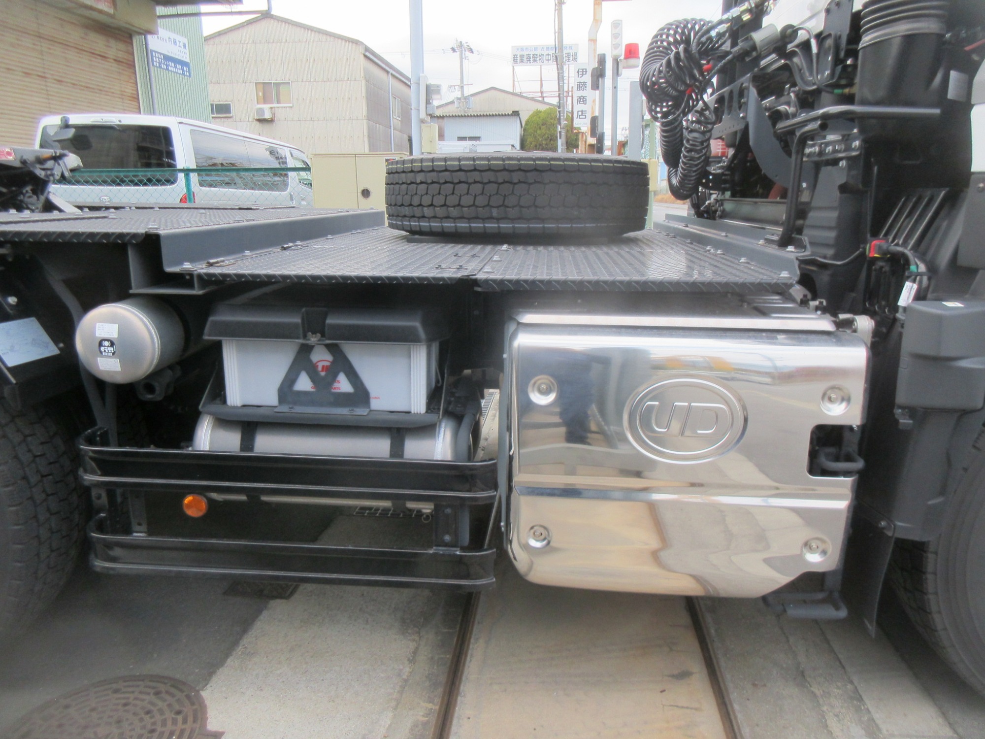 クオン第五輪荷重20トンハイルーフ未使用トラクタ