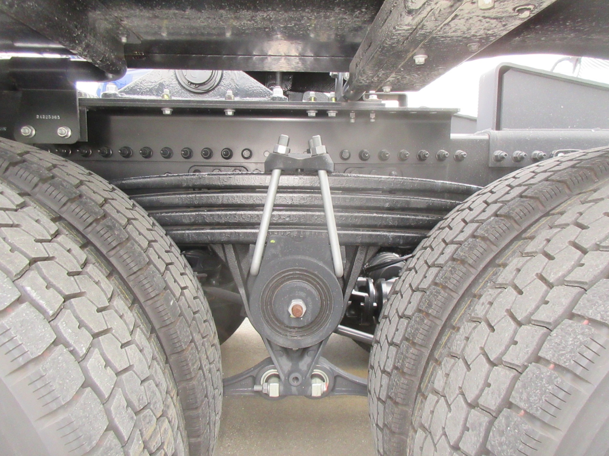 クオン第五輪荷重20トンハイルーフ未使用トラクタ