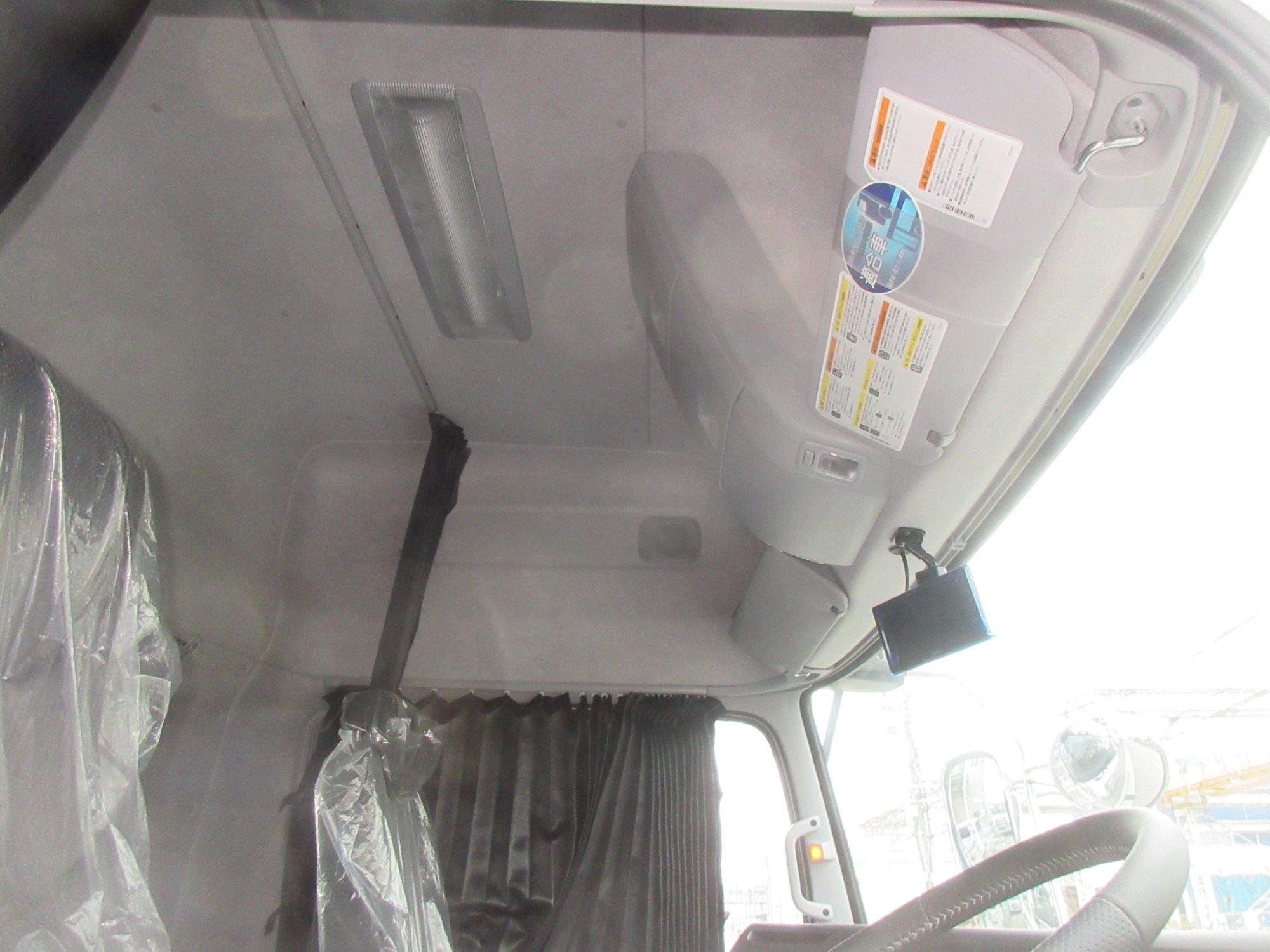 クオン第五輪荷重20トンハイルーフ未使用トラクタ