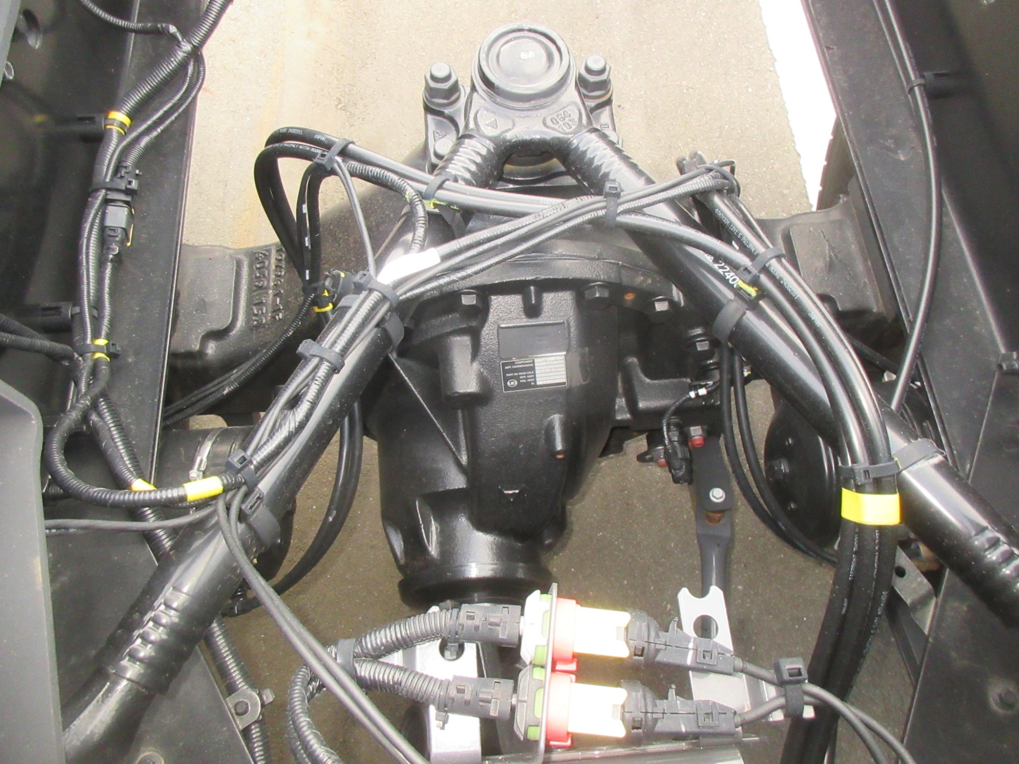 クオン第五輪荷重20トンハイルーフ未使用トラクタ