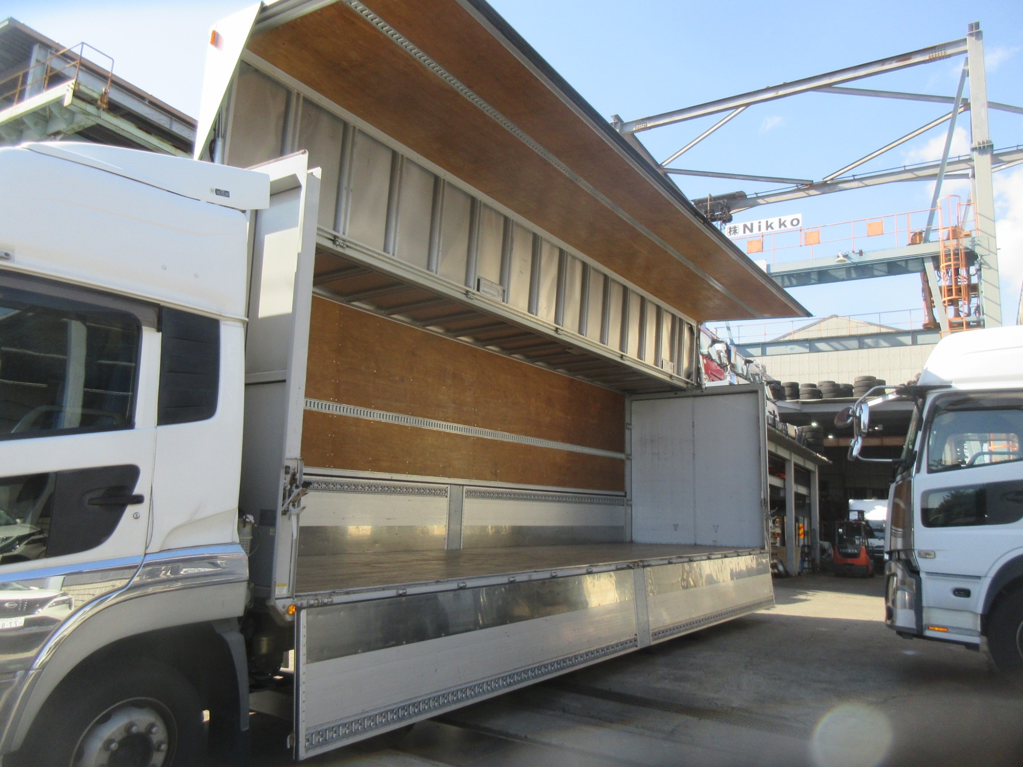 2PGクオン ハイルーフウイング 格納パワーゲート付