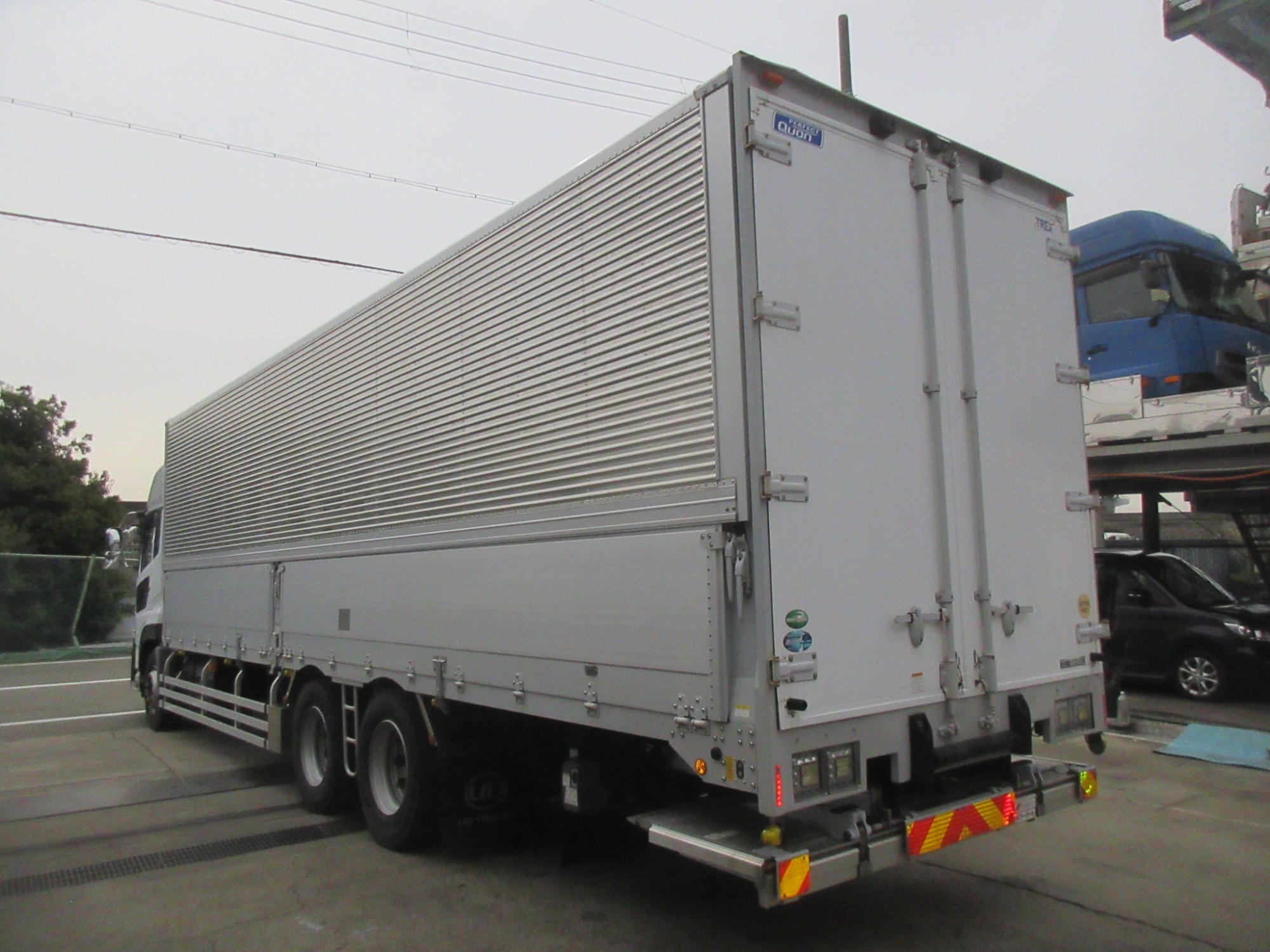 2PGクオン ハイルーフウイング 格納パワーゲート付