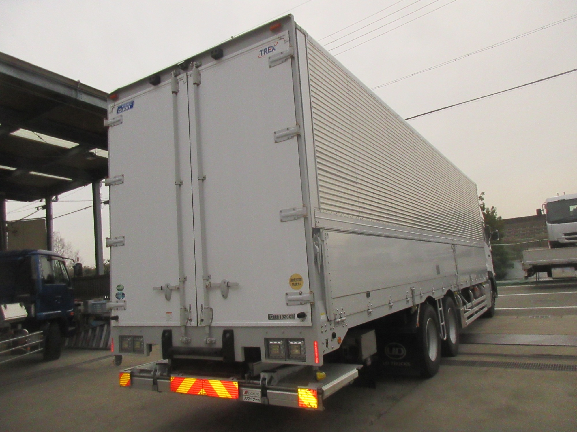 2PGクオン ハイルーフウイング 格納パワーゲート付