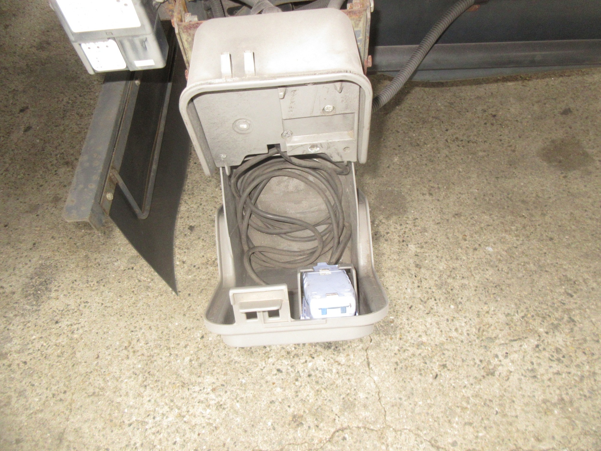 2PGクオン ハイルーフウイング 格納パワーゲート付