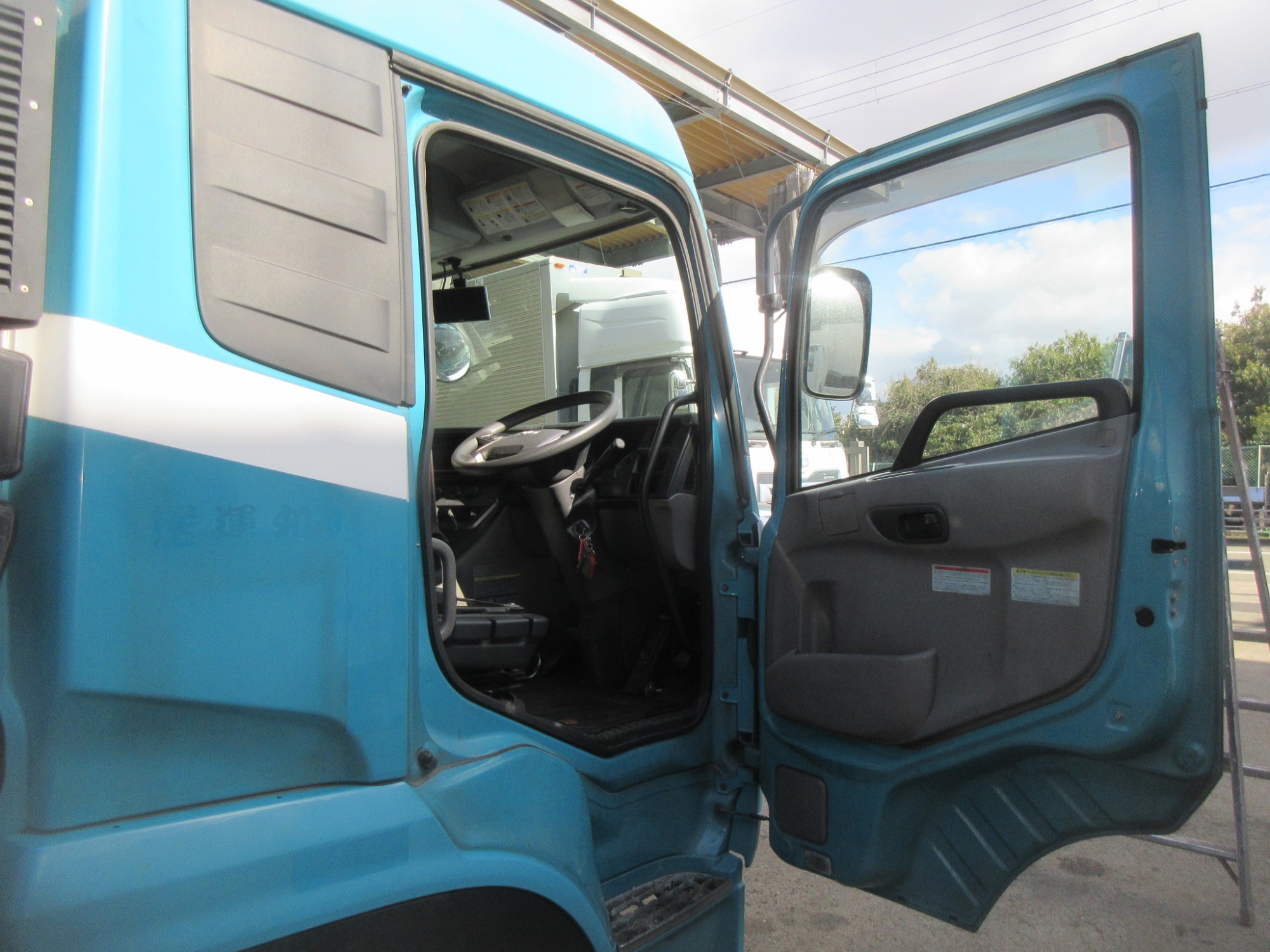 キャビン クオン スタンダードルーフ 2PG-CG5CA