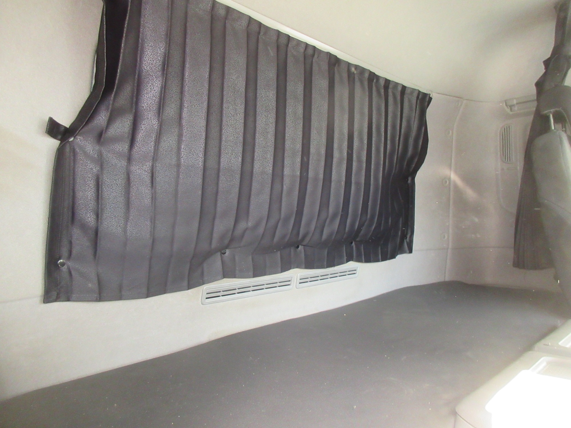 キャビン クオン スタンダードルーフ 2PG-CG5CA