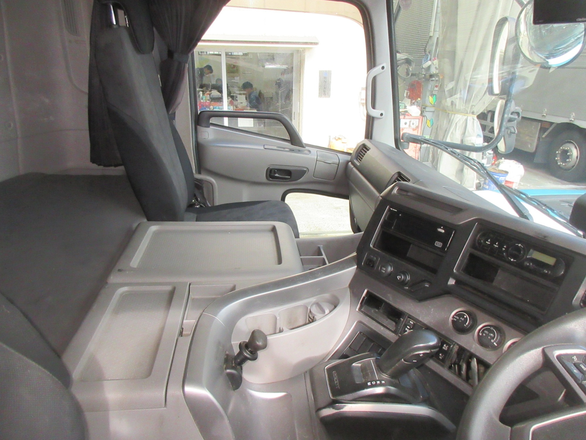 キャビン クオン スタンダードルーフ 2PG-CG5CA