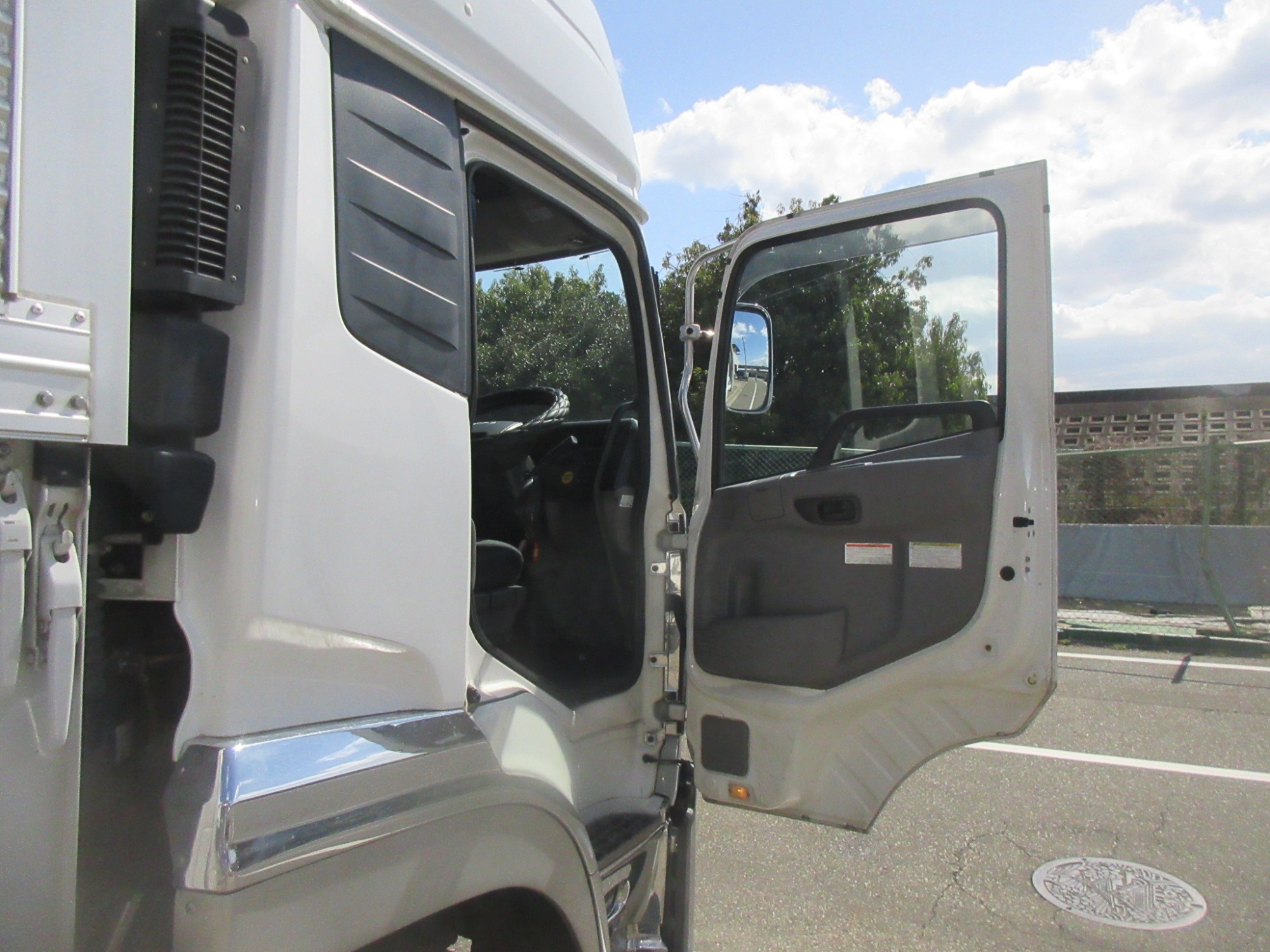 2PGクオン ハイルーフウイング 格納パワーゲート付