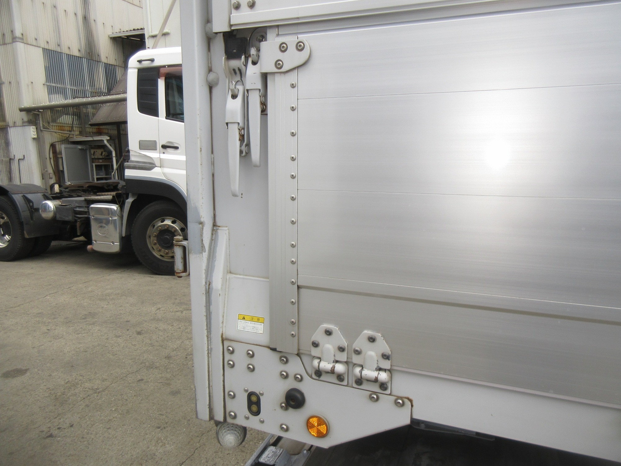 2PGクオン ハイルーフウイング 格納パワーゲート付