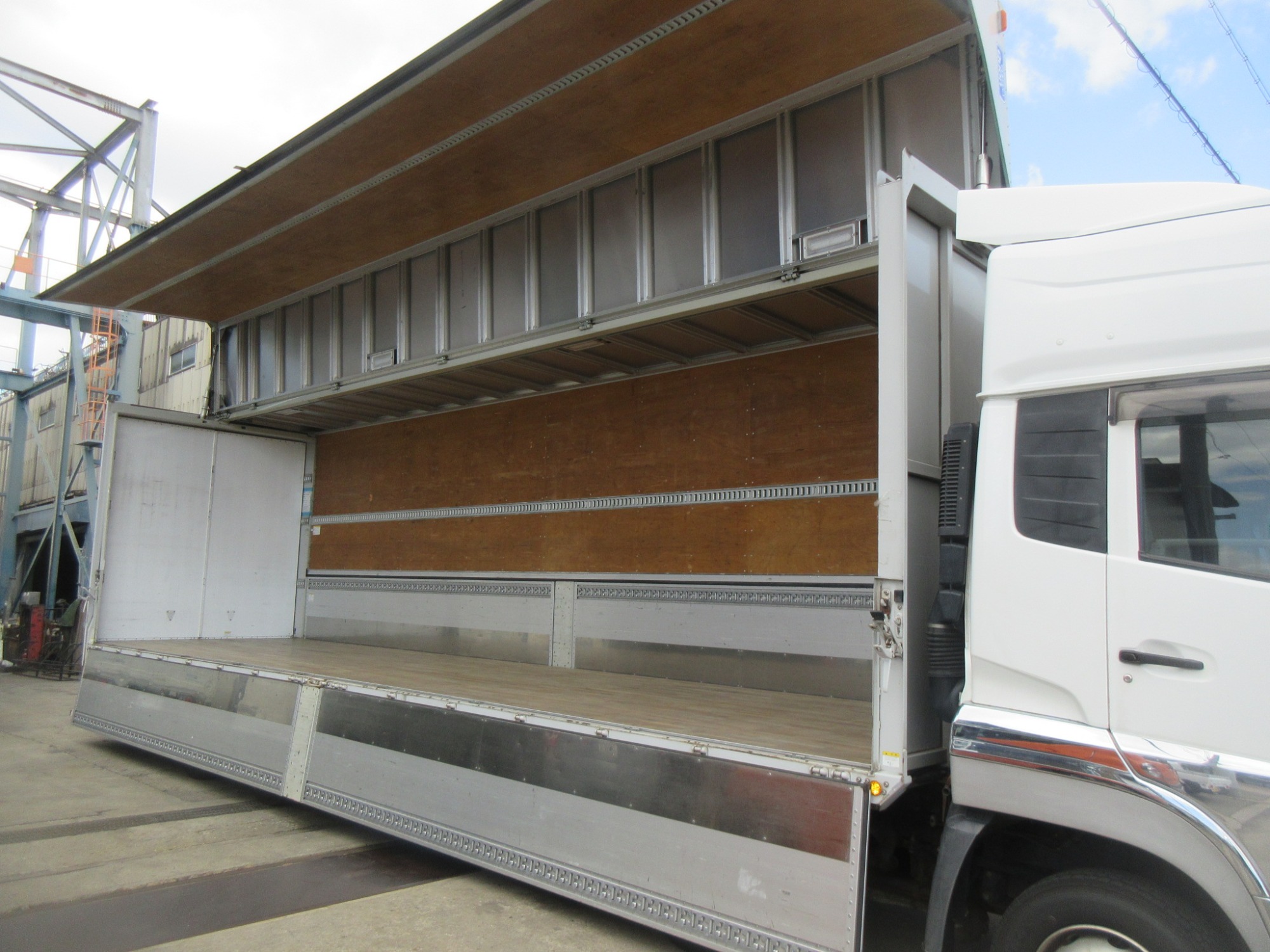 2PGクオン ハイルーフウイング 格納パワーゲート付