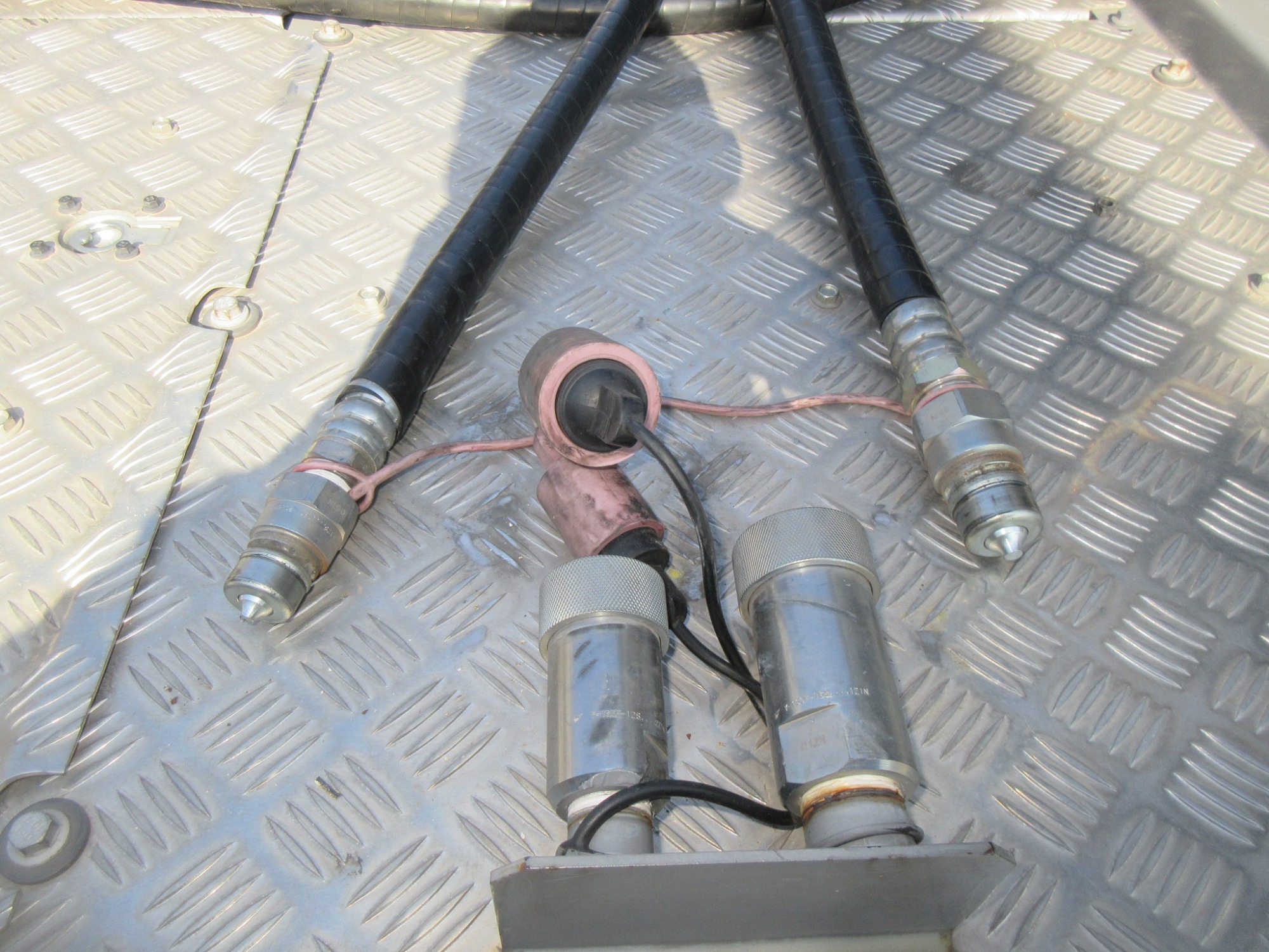 2RGクオントラクタ タンクローリー用