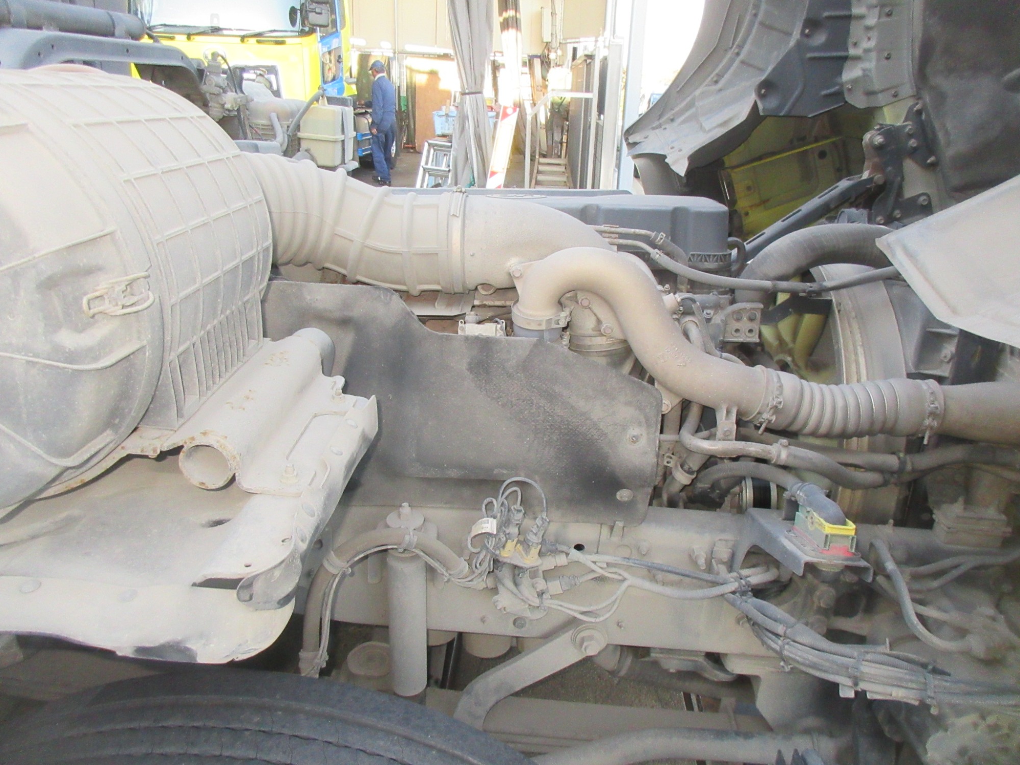 2PGハイルーフクオン ダンプ用ポンプ付11.5トントラクタ