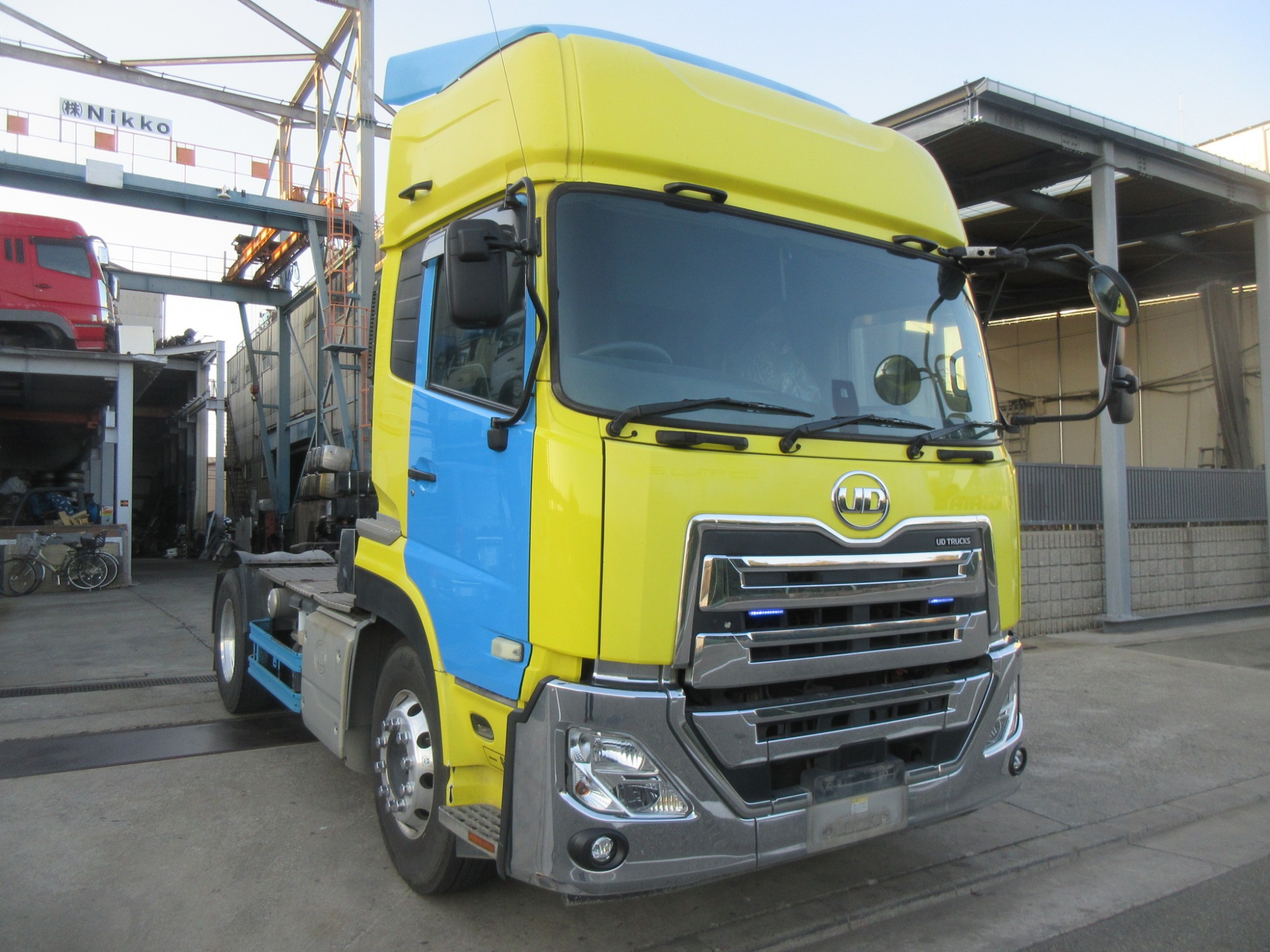 2PGハイルーフクオン ダンプ用ポンプ付11.5トントラクタ