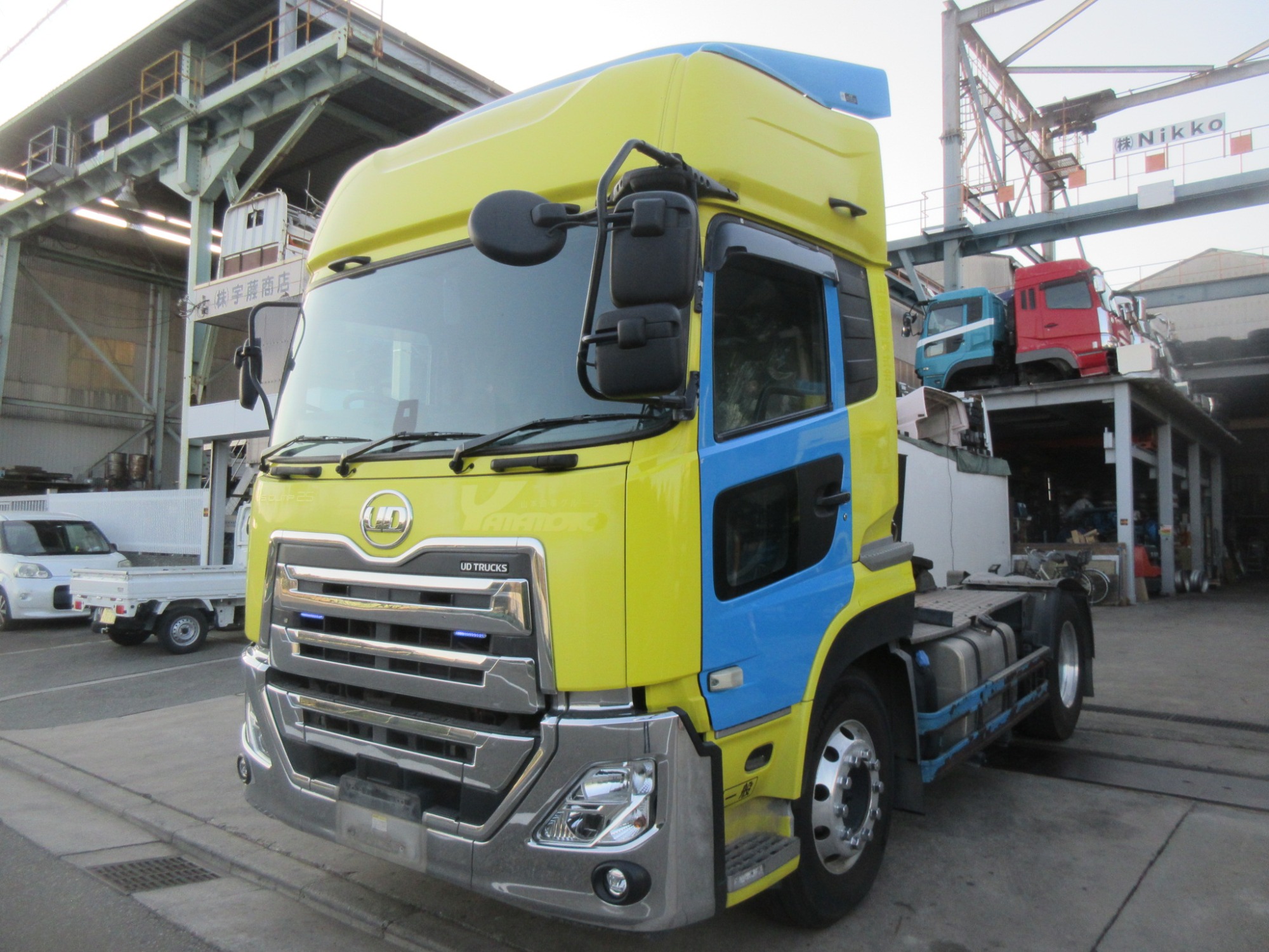 2PGハイルーフクオン ダンプ用ポンプ付11.5トントラクタ