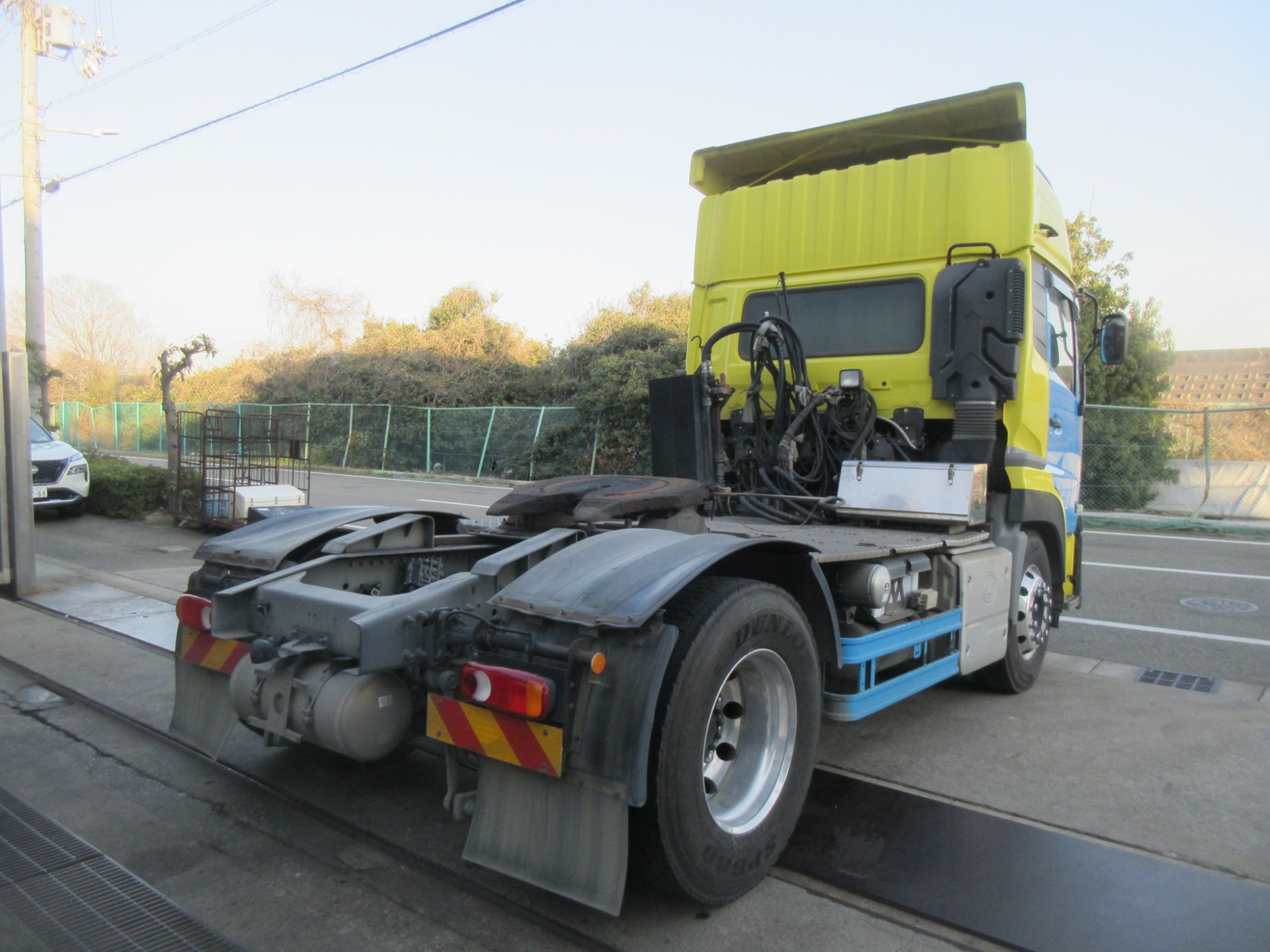 2PGハイルーフクオン ダンプ用ポンプ付11.5トントラクタ