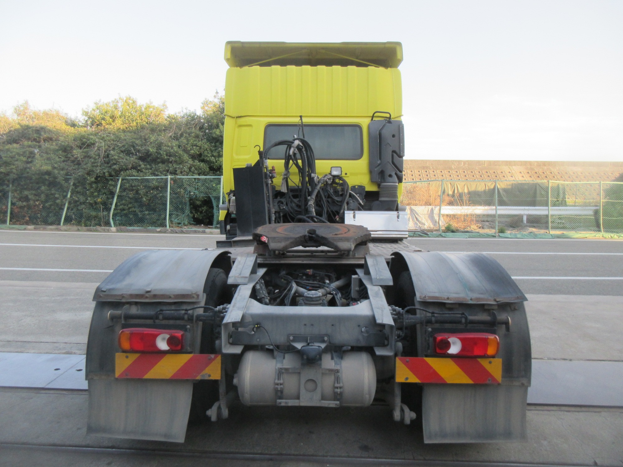 2PGハイルーフクオン ダンプ用ポンプ付11.5トントラクタ