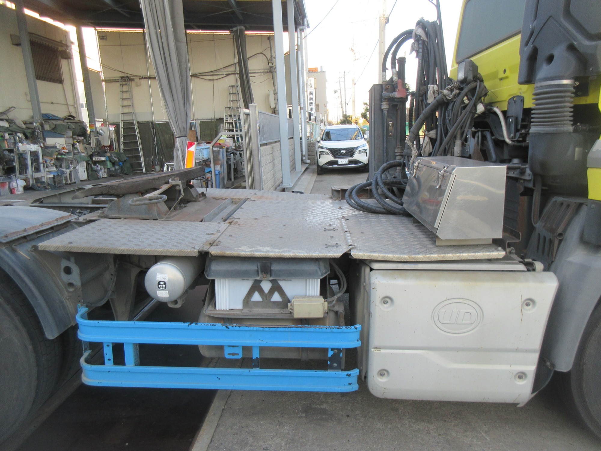 2PGハイルーフクオン ダンプ用ポンプ付11.5トントラクタ