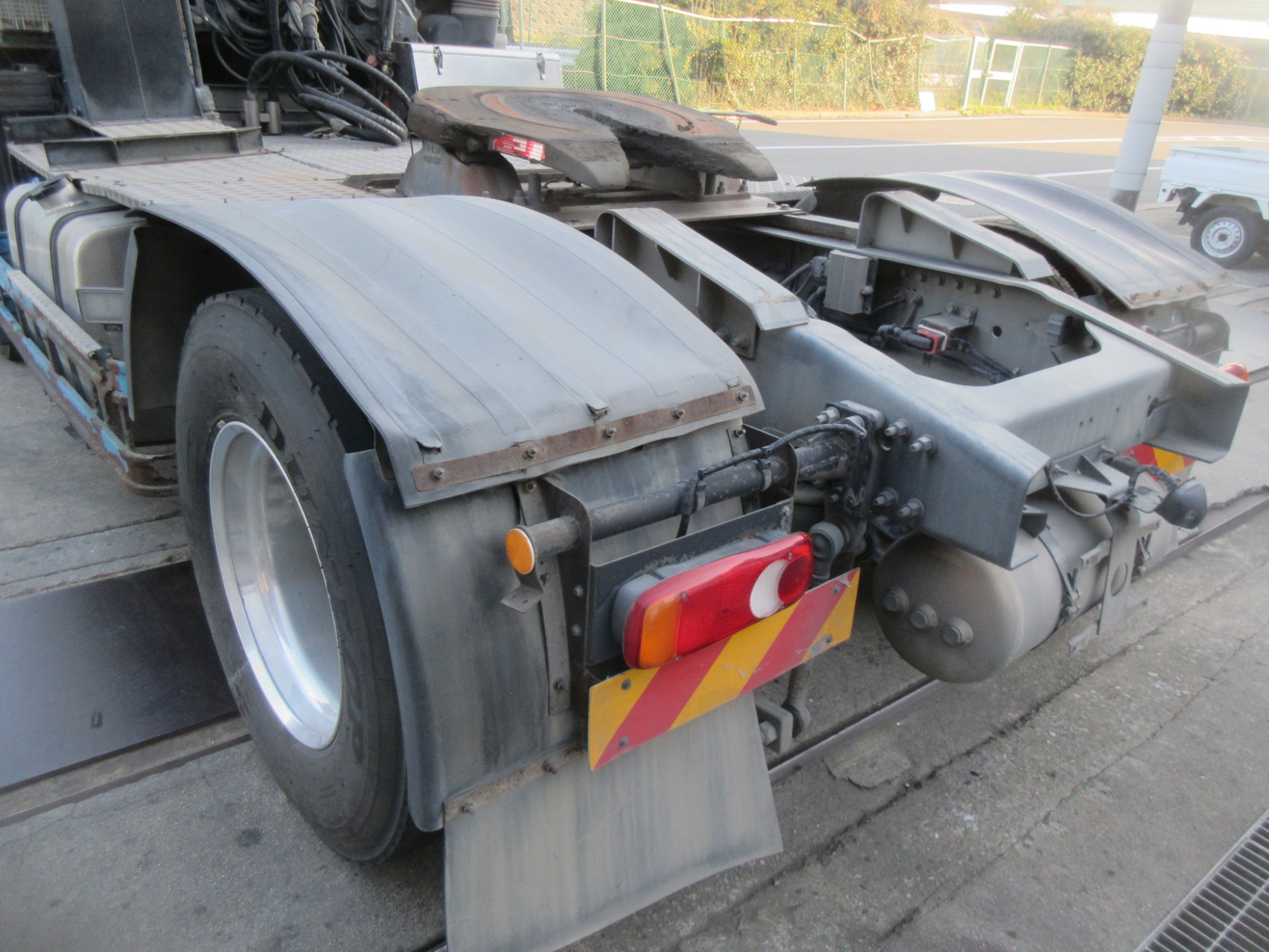 2PGハイルーフクオン ダンプ用ポンプ付11.5トントラクタ