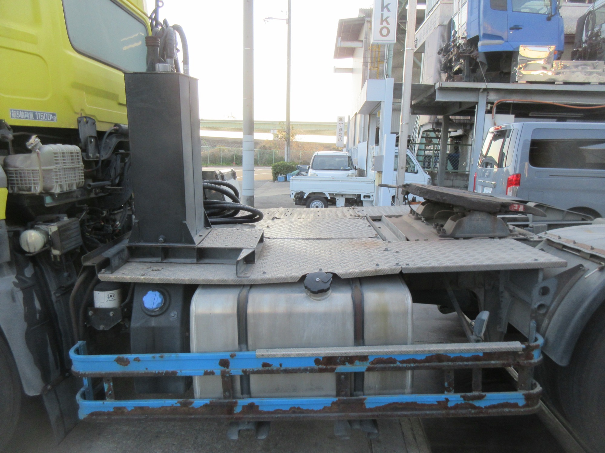 2PGハイルーフクオン ダンプ用ポンプ付11.5トントラクタ