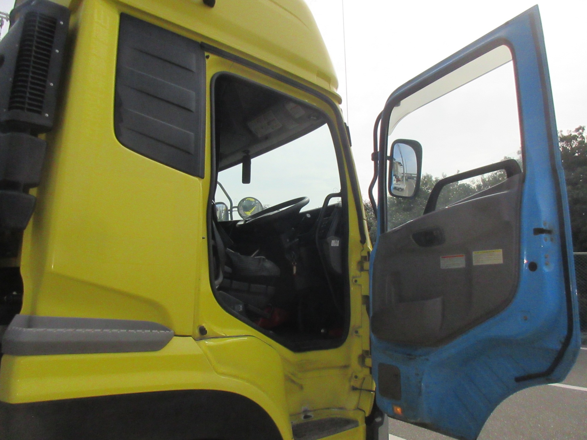 2PGハイルーフクオン ダンプ用ポンプ付11.5トントラクタ