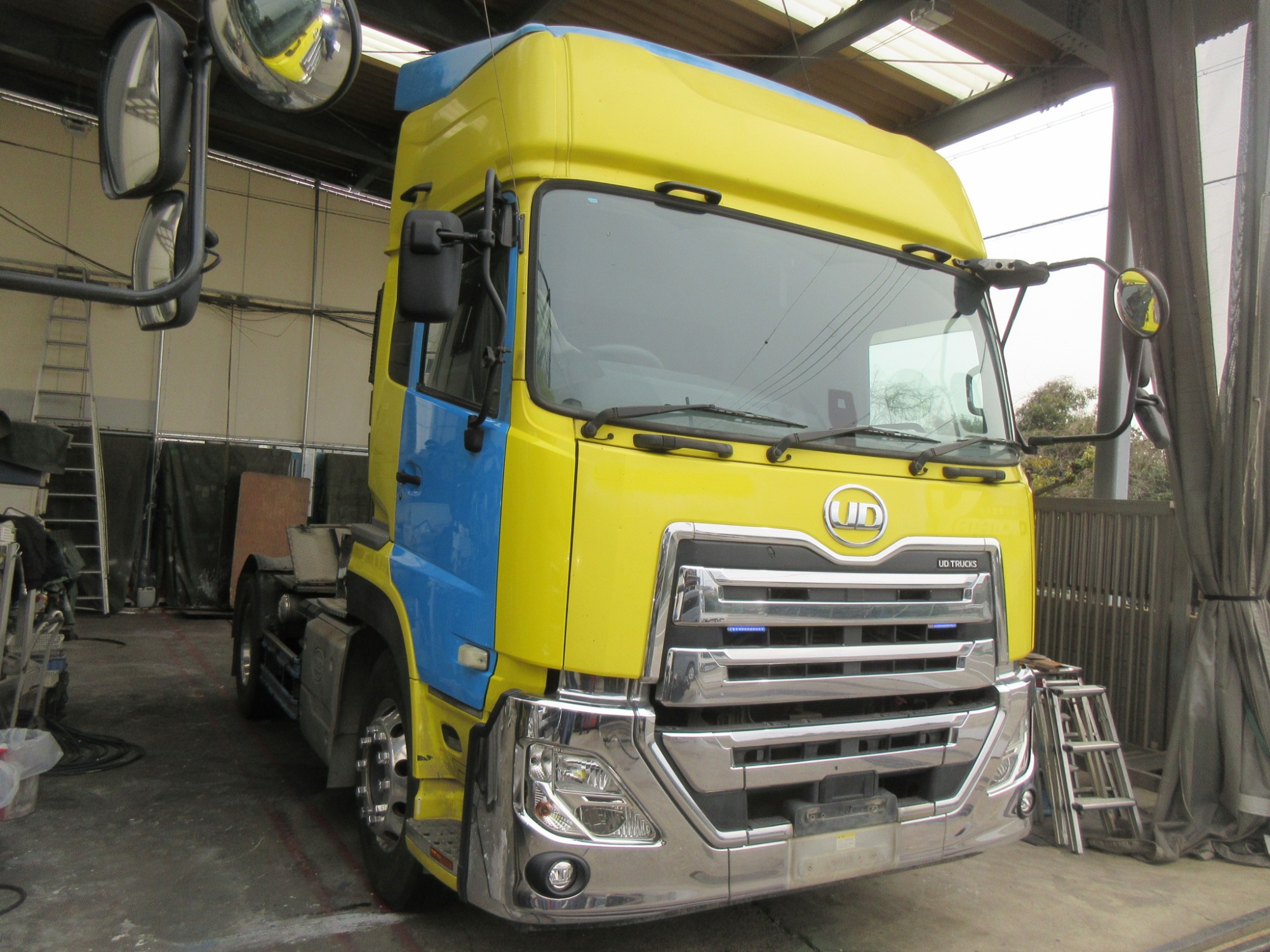 2PGハイルーフクオン ダンプ用ポンプ付11.5トントラクタ