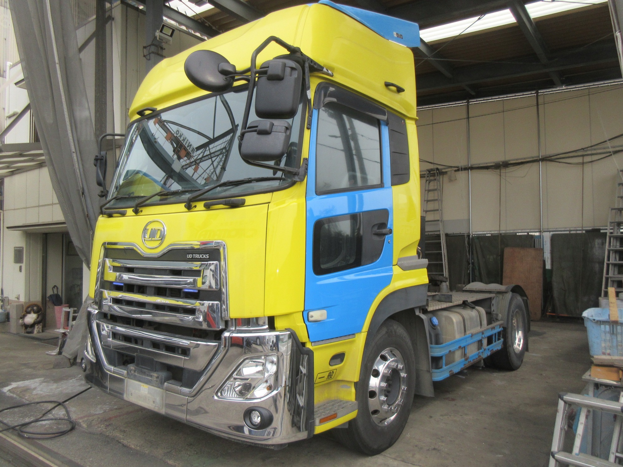 2PGハイルーフクオン ダンプ用ポンプ付11.5トントラクタ