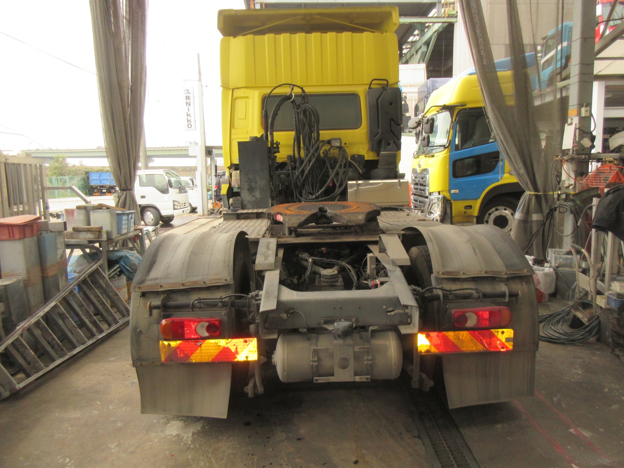 2PGハイルーフクオン ダンプ用ポンプ付11.5トントラクタ