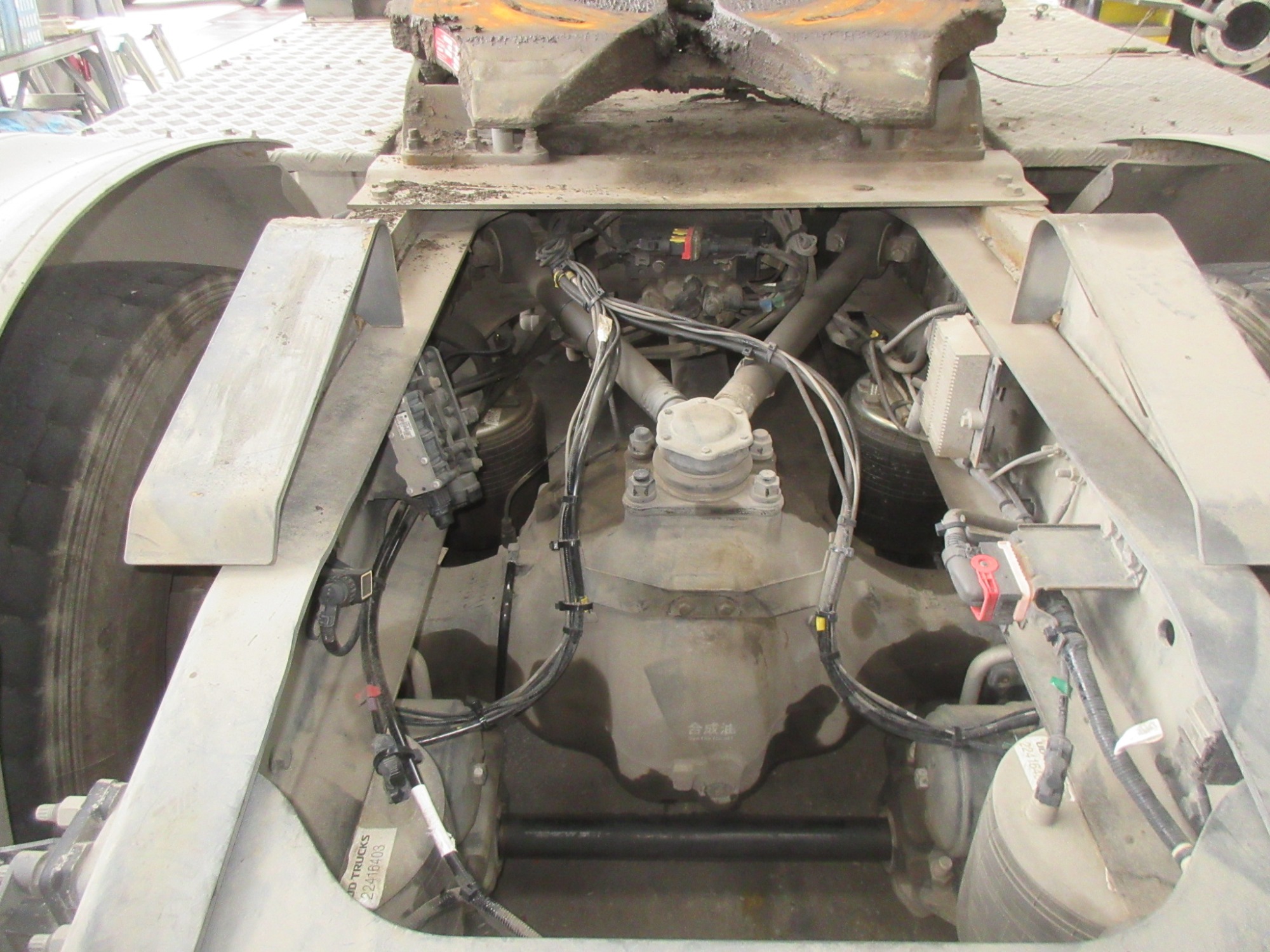 2PGハイルーフクオン ダンプ用ポンプ付11.5トントラクタ