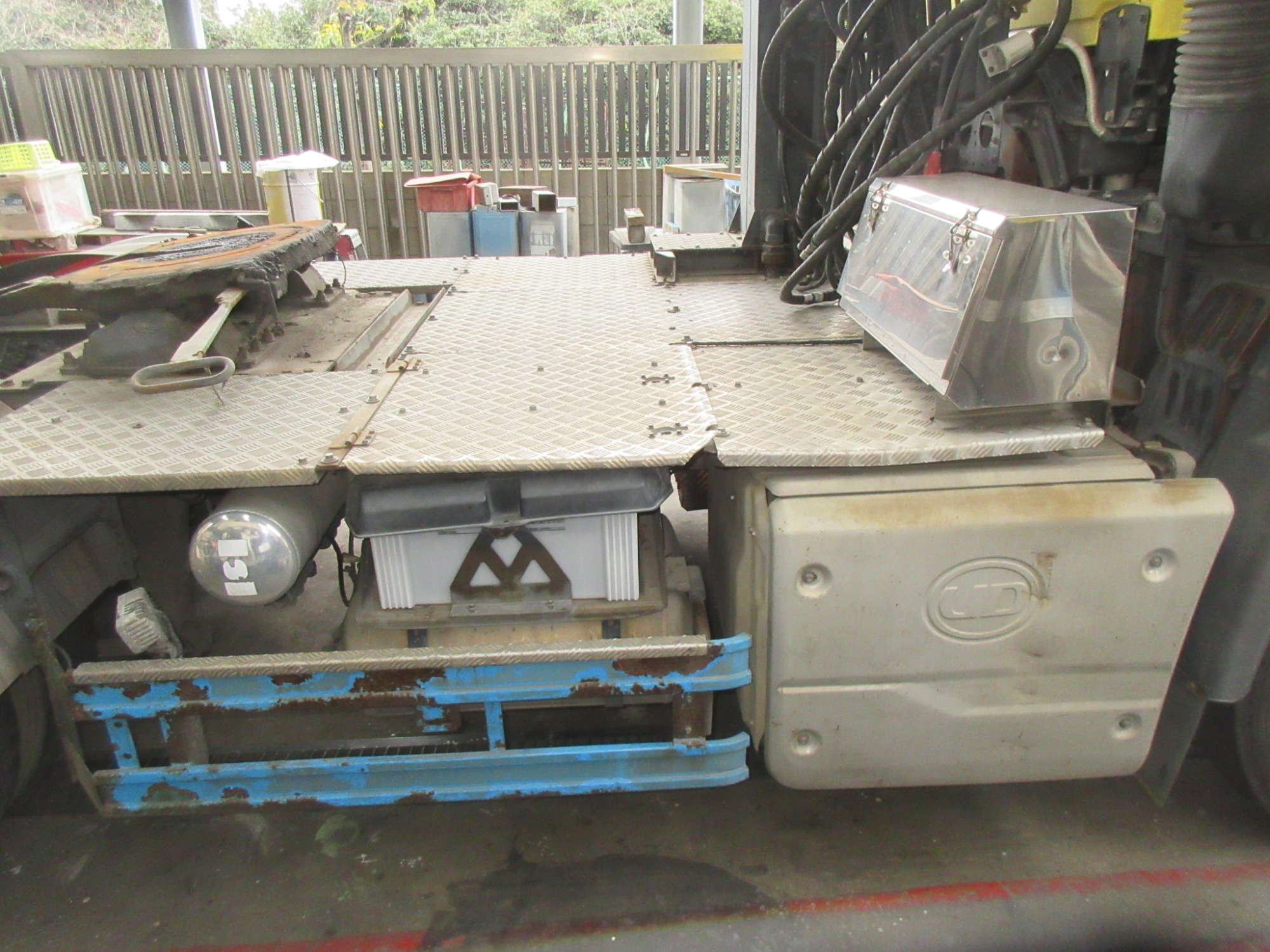 2PGハイルーフクオン ダンプ用ポンプ付11.5トントラクタ