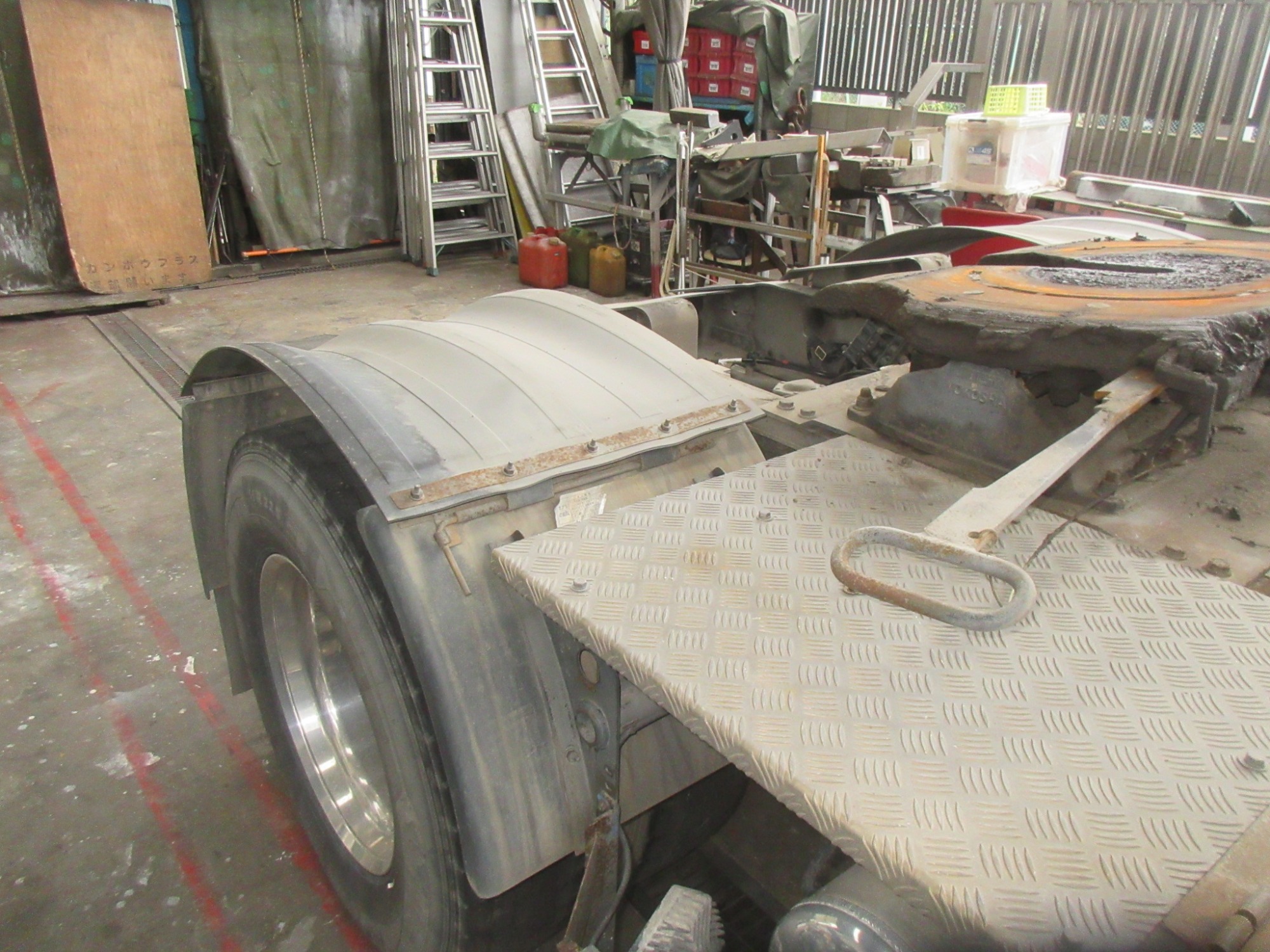 2PGハイルーフクオン ダンプ用ポンプ付11.5トントラクタ