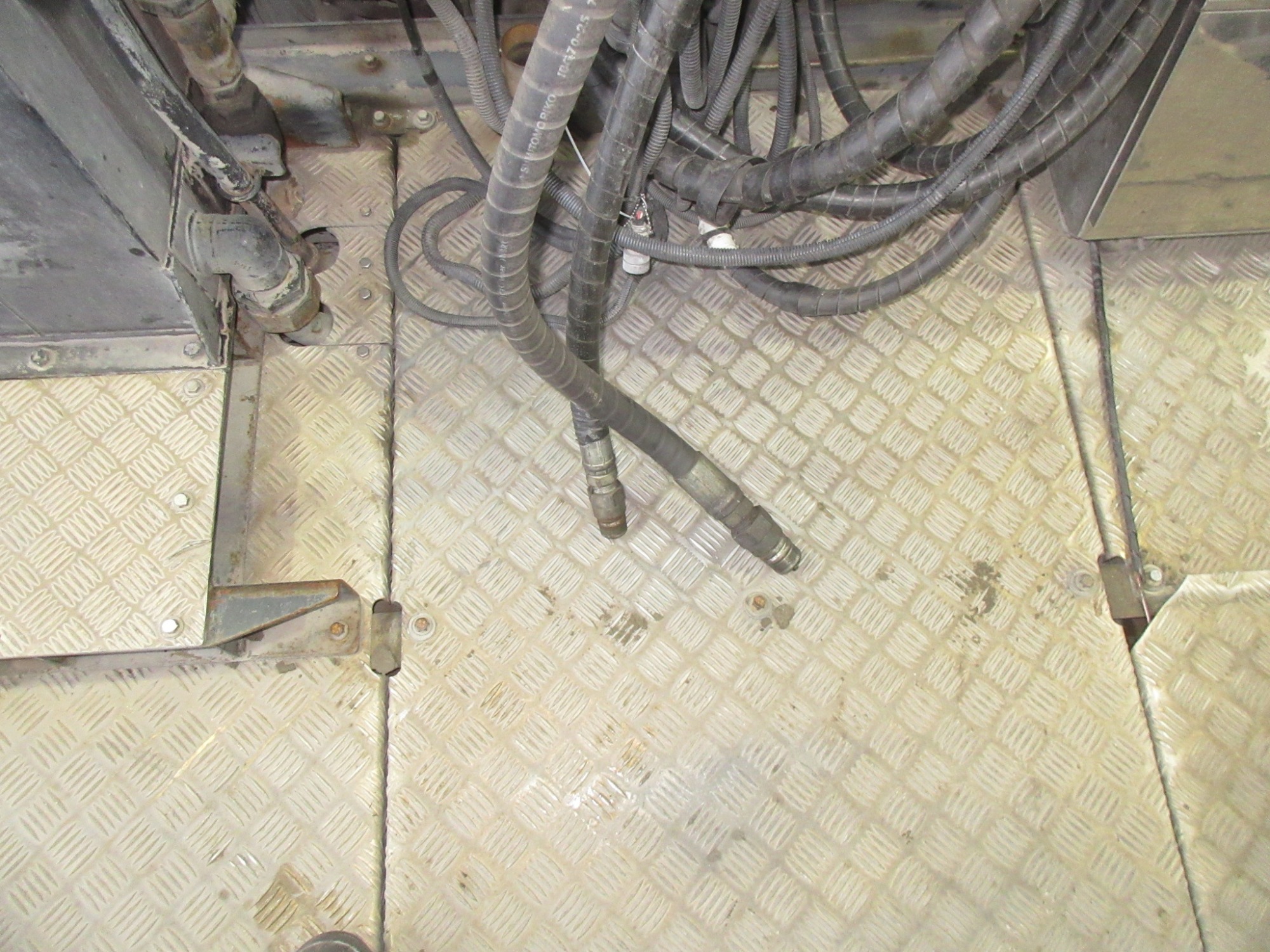 2PGハイルーフクオン ダンプ用ポンプ付11.5トントラクタ