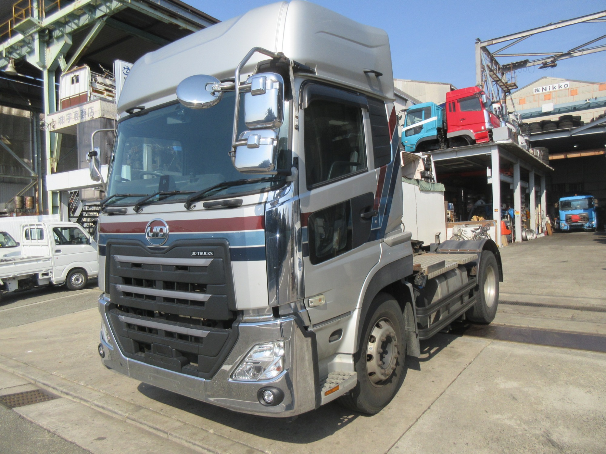 2PGハイルーフクオン デフロック付11.5トントラクタ