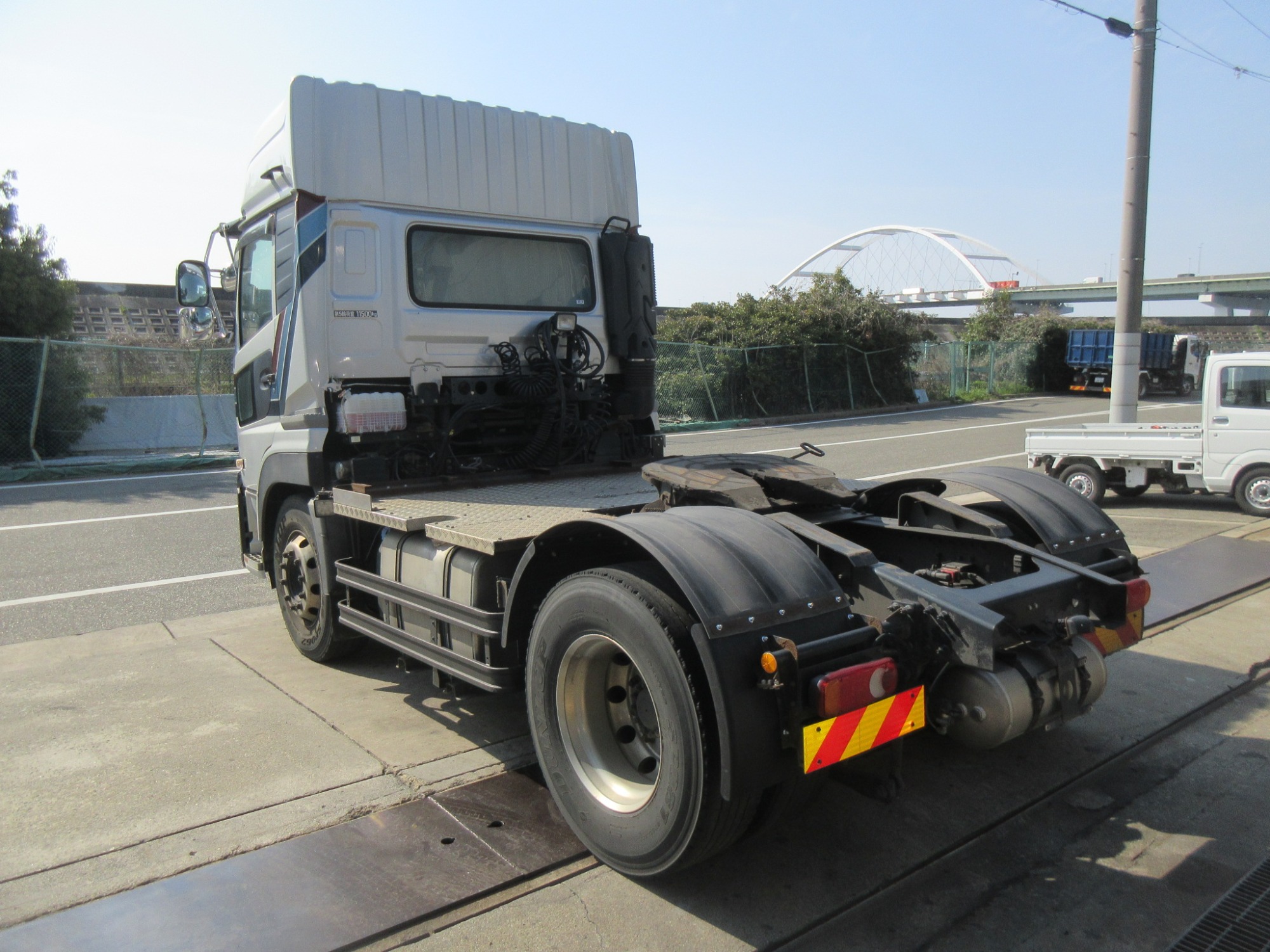 2PGハイルーフクオン デフロック付11.5トントラクタ