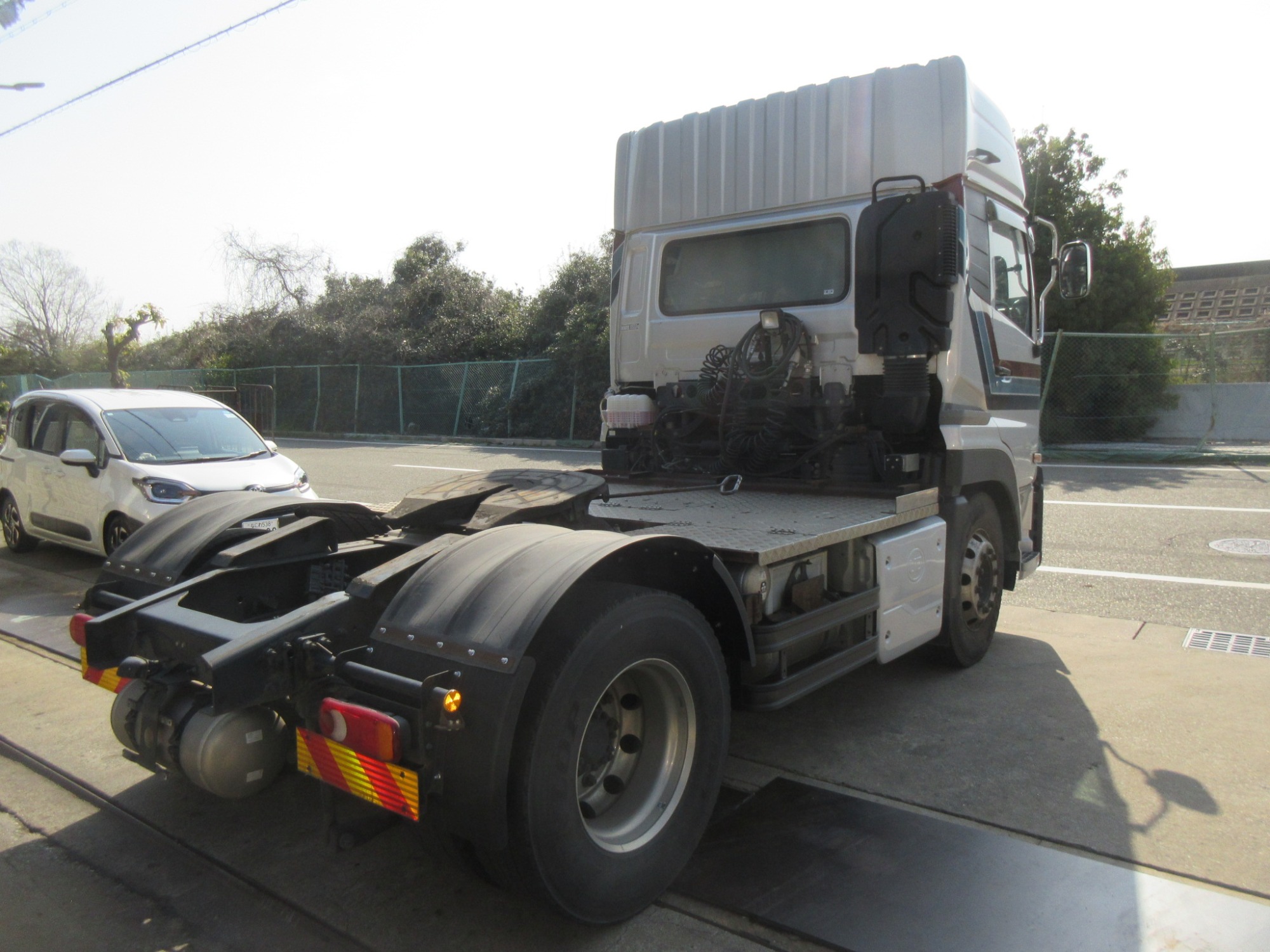 2PGハイルーフクオン デフロック付11.5トントラクタ