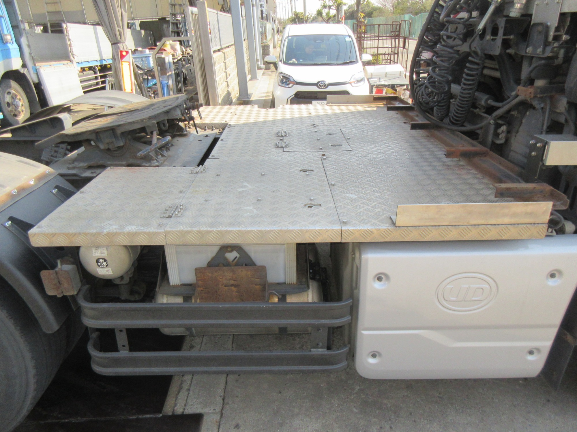 2PGハイルーフクオン デフロック付11.5トントラクタ