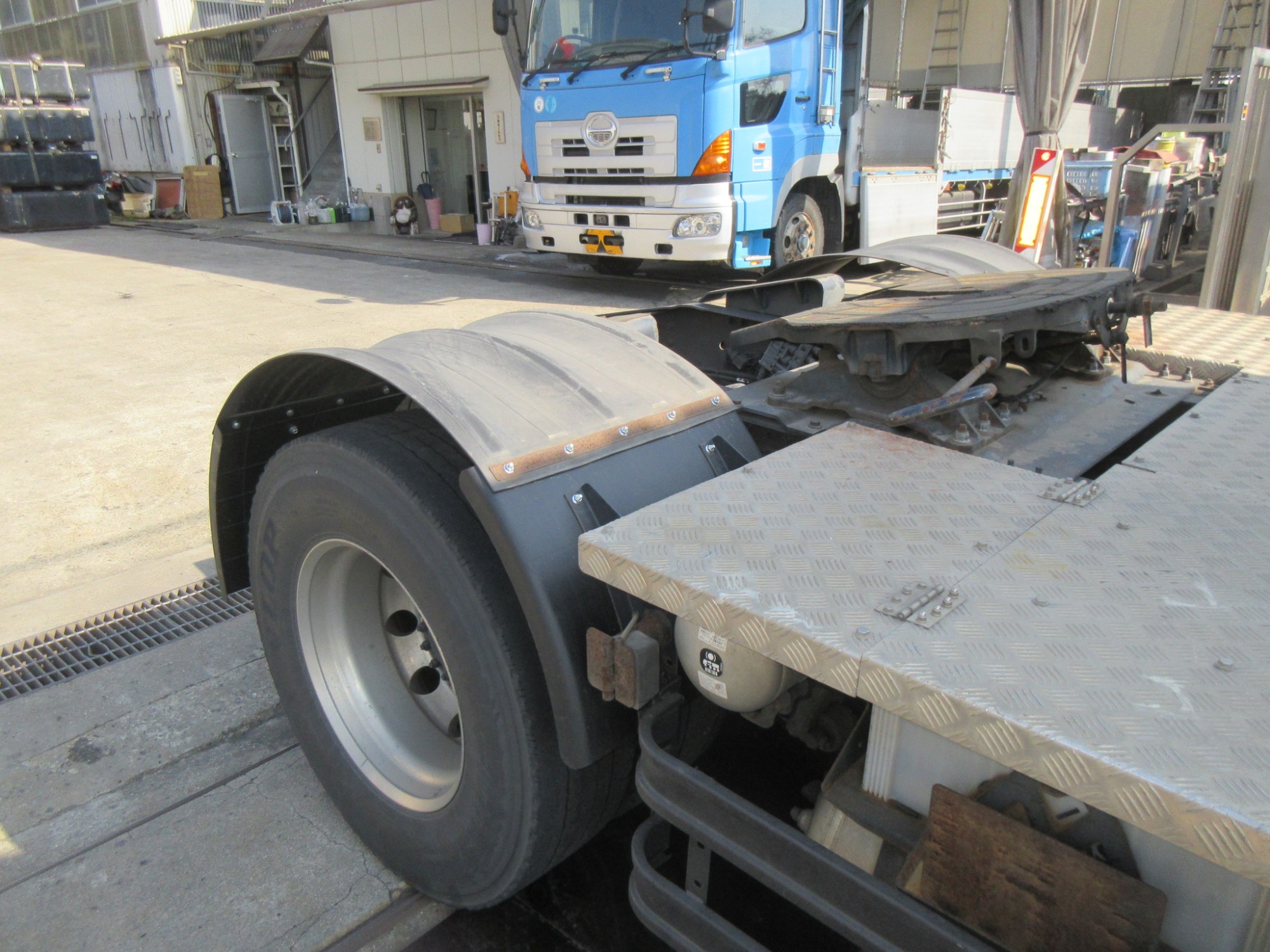 2PGハイルーフクオン デフロック付11.5トントラクタ