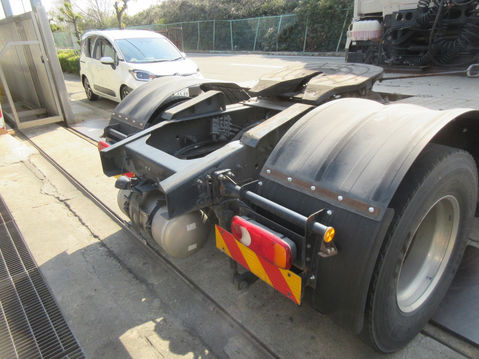 2PGハイルーフクオン デフロック付11.5トントラクタ