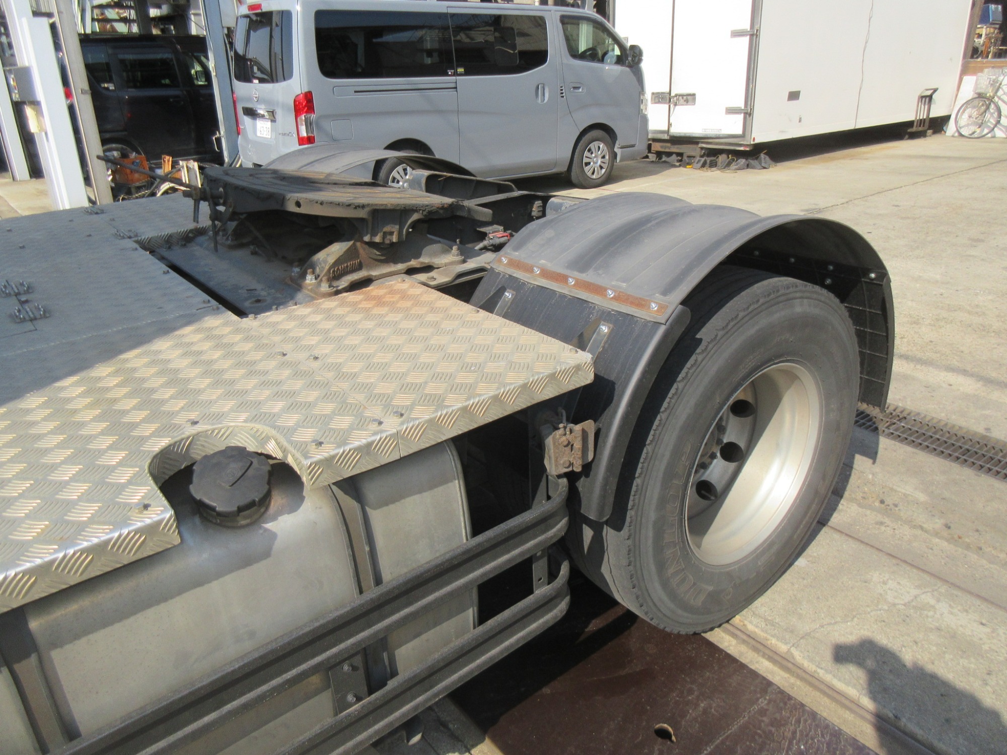 2PGハイルーフクオン デフロック付11.5トントラクタ