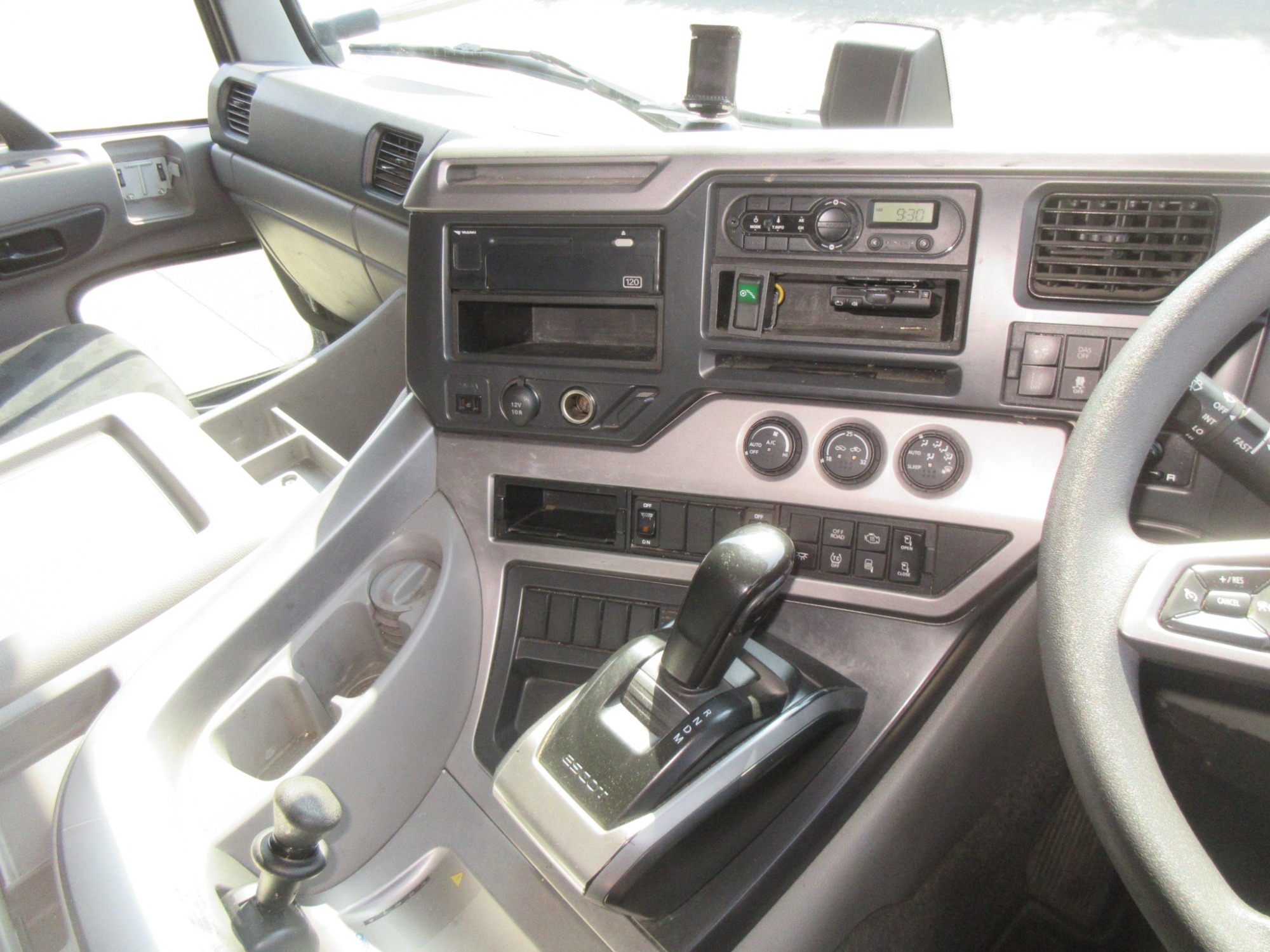 2PGハイルーフクオン デフロック付11.5トントラクタ