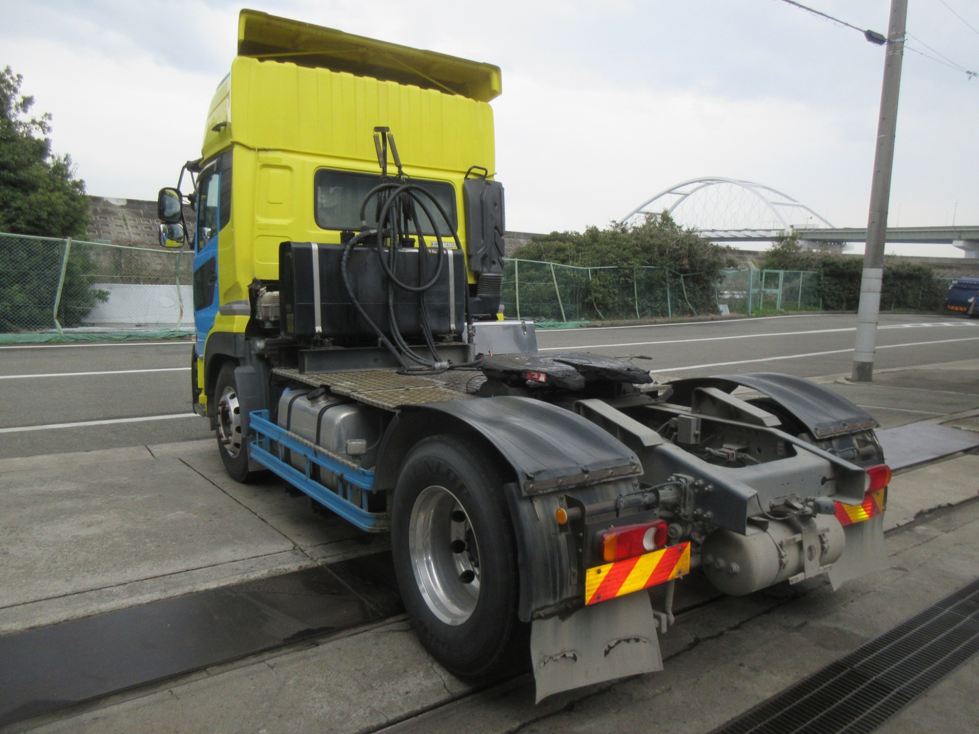 2PGハイルーフクオン ダンプ用オイルポンプ付11.4トントラクタ