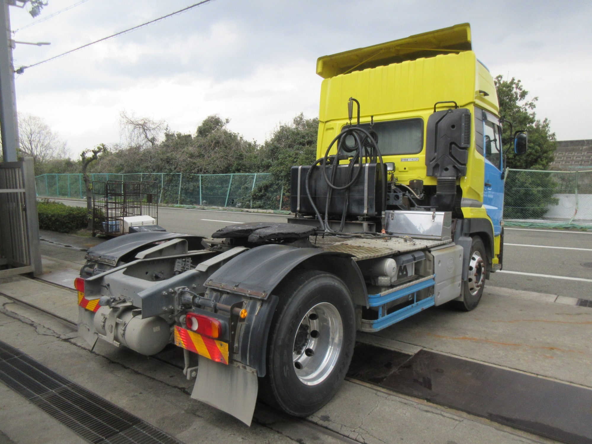 2PGハイルーフクオン ダンプ用オイルポンプ付11.4トントラクタ